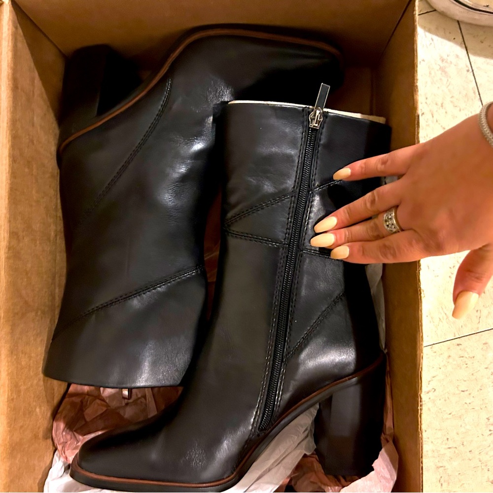 Brand New in box Mid Cald Stevie